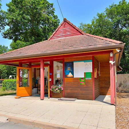 Camping Etang de la Vallée Combreux Exterior foto