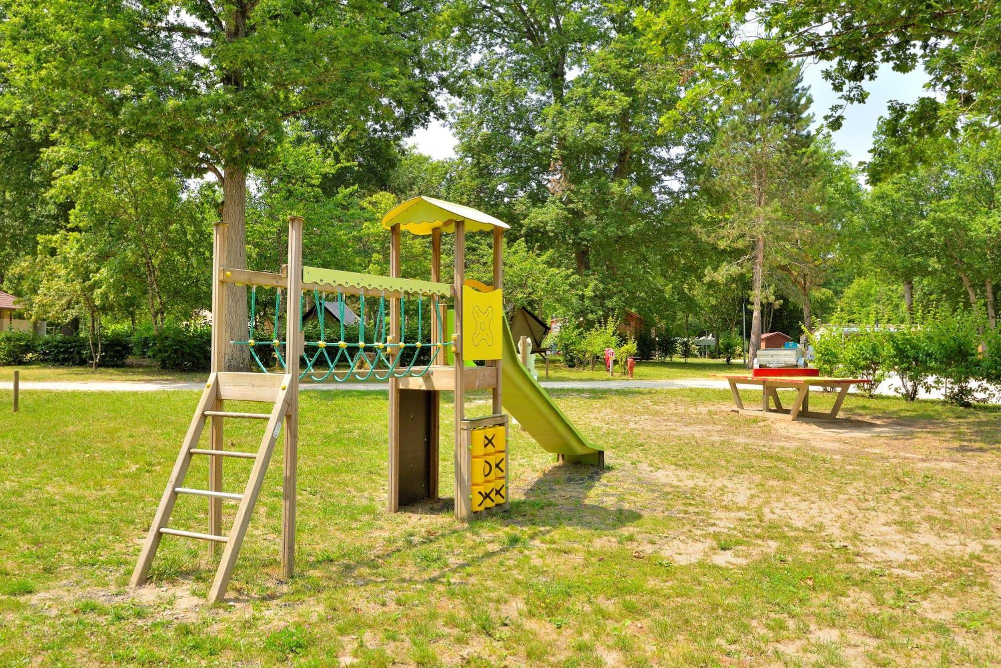 Camping Etang de la Vallée Combreux Exterior foto