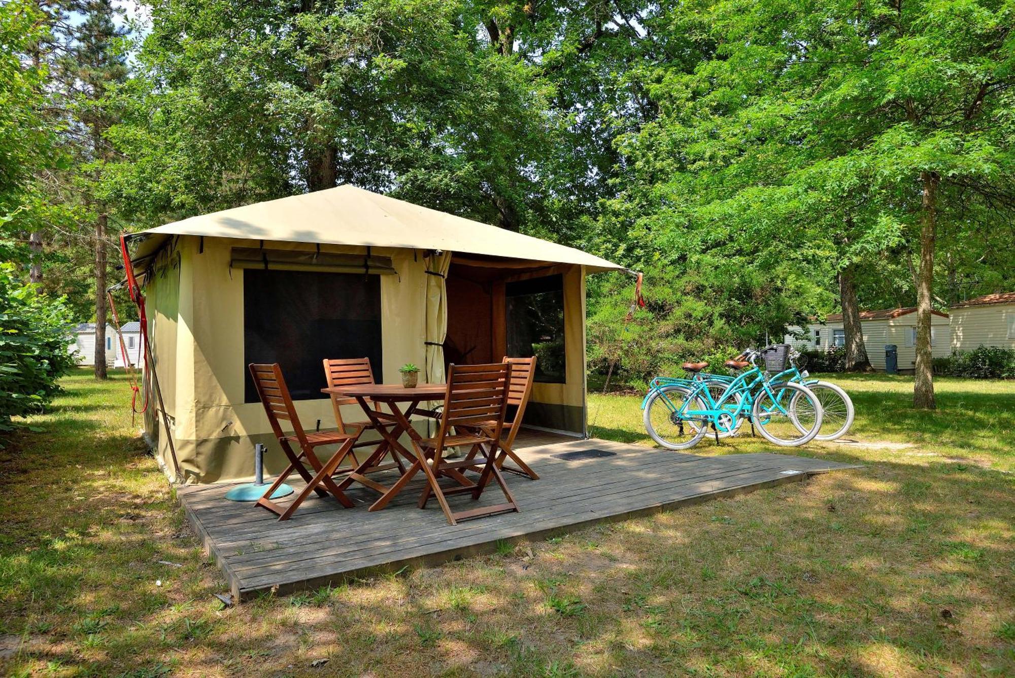 Camping Etang de la Vallée Combreux Exterior foto