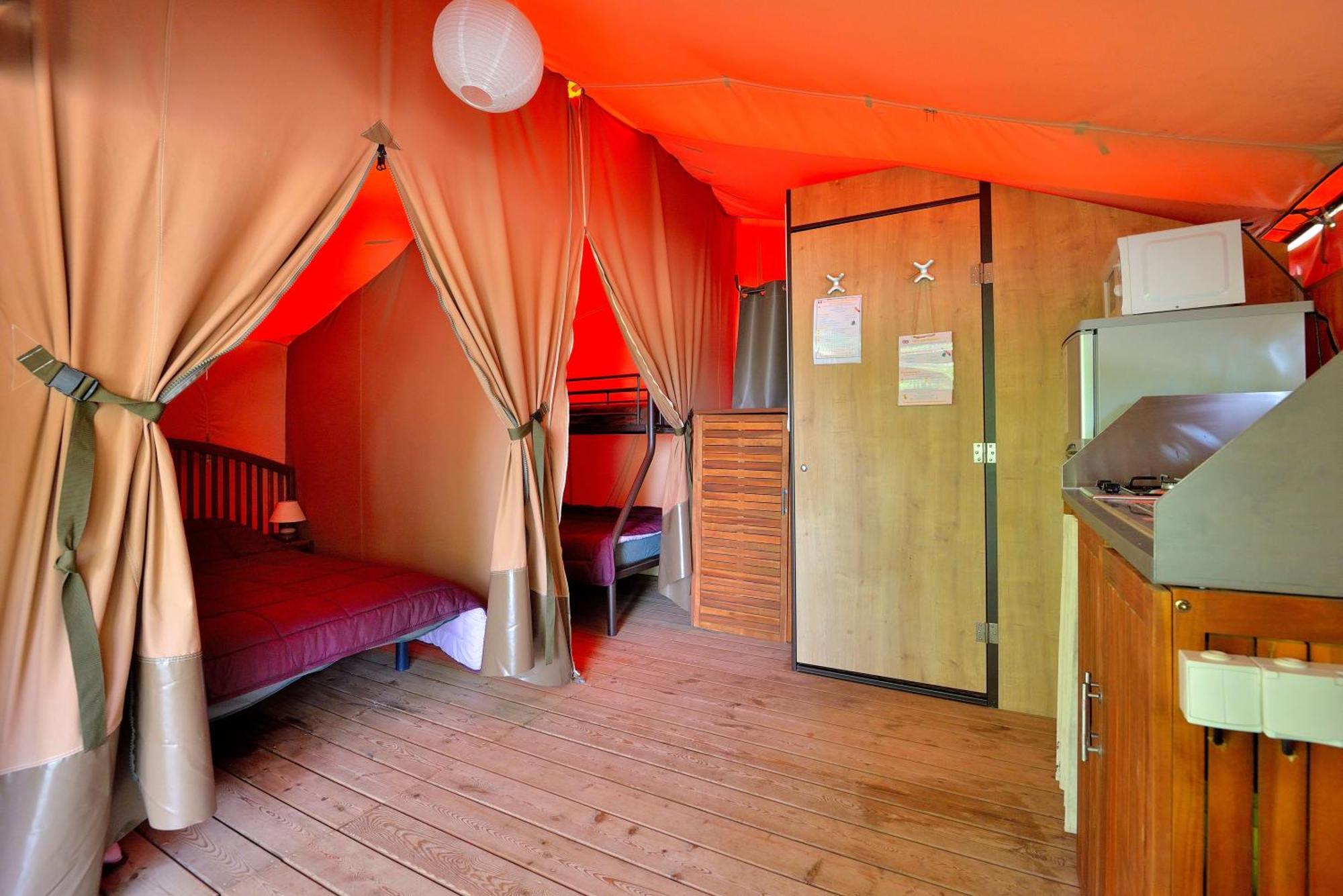 Camping Etang de la Vallée Combreux Habitación foto