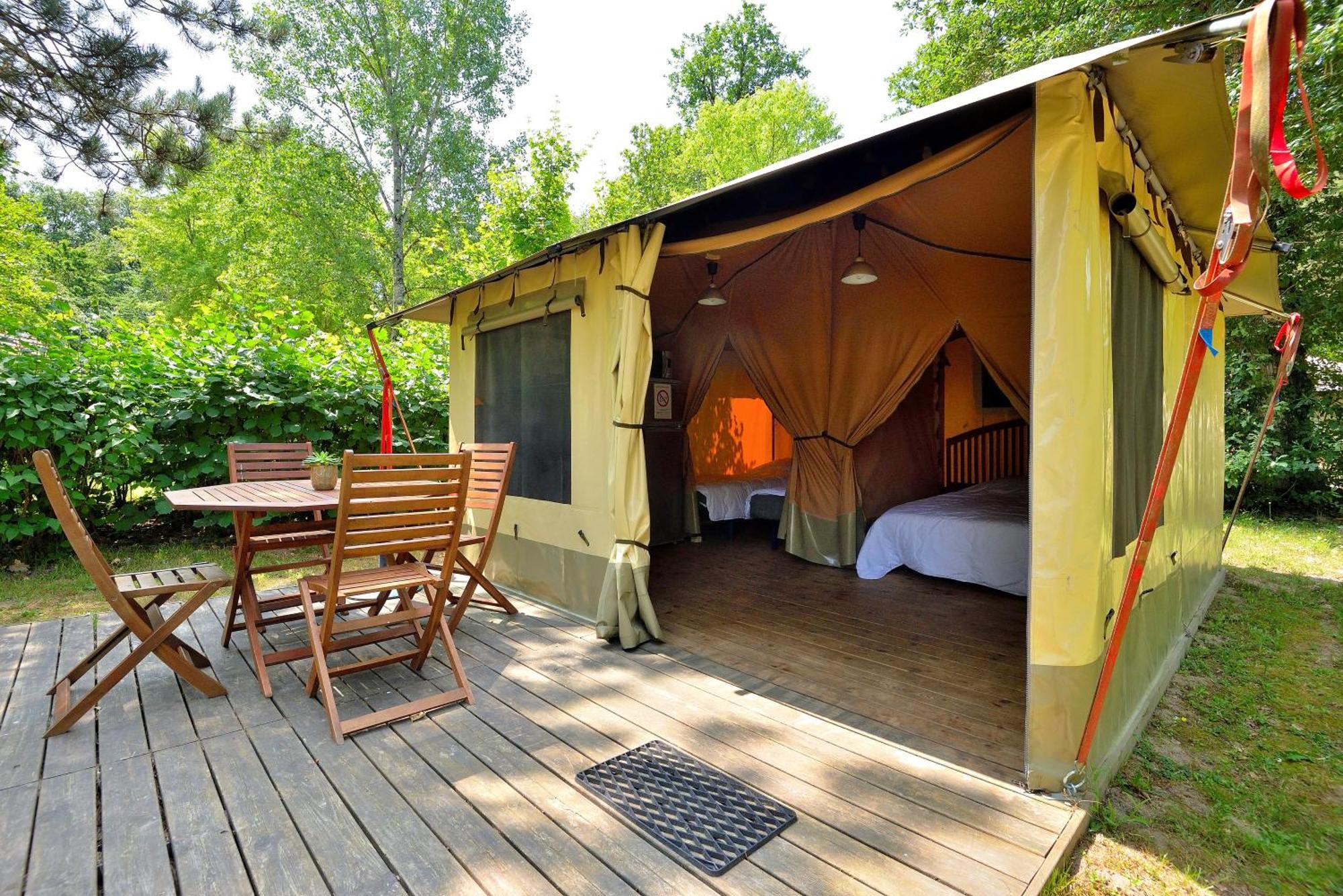 Camping Etang de la Vallée Combreux Habitación foto