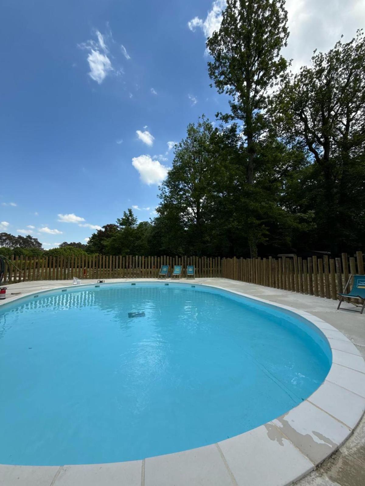Camping Etang de la Vallée Combreux Exterior foto